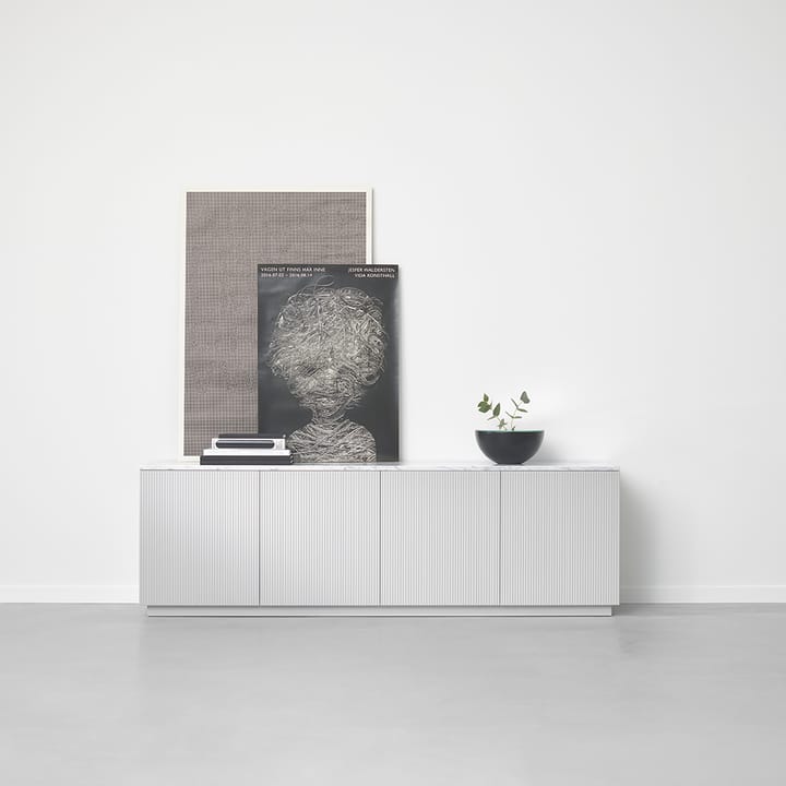 Credenza Beam, grigio chiaro, struttura grigio chiaro, ripiano in marmo di Carrara A2