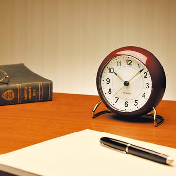 Orologio da tavolo AJ Station bordeaux - burgundy - Arne Jacobsen Clocks