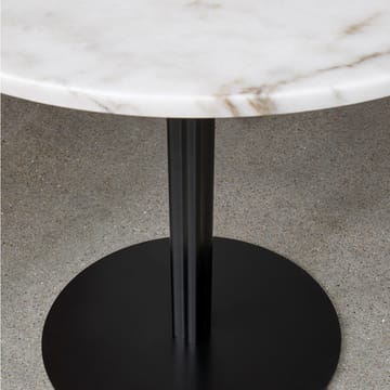 Tavolo da pranzo Harbour Column - marmo bianco sporco, Ø 105 cm, base nera - Audo Copenhagen