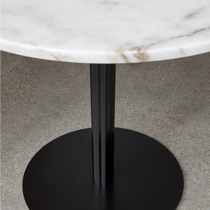 Tavolo da pranzo Harbour Column, marmo bianco sporco, Ø 105 cm, base nera Audo Copenhagen