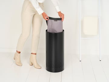 Cesto per la biancheria Brabantia con coperchio in plastica 35 L - Nero opaco - Brabantia