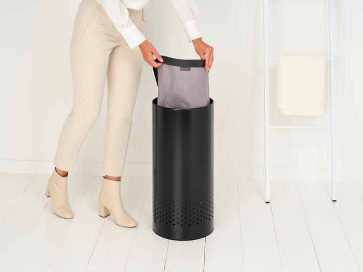 Cesto per la biancheria Brabantia con coperchio in plastica 35 L, Nero opaco Brabantia