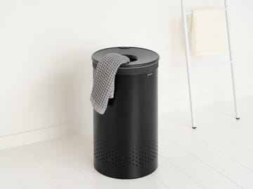 Cesto per la biancheria Brabantia con coperchio in plastica 60 L - Nero opaco - Brabantia