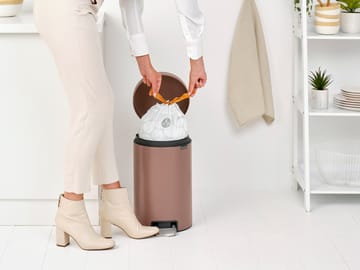 Pattumiera a pedale New Icon da 12 litri - Satin Taupe - Brabantia