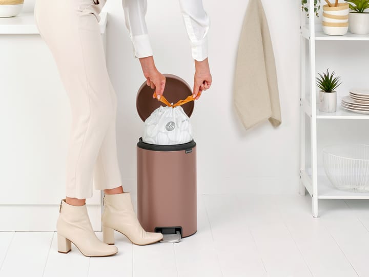 Pattumiera a pedale New Icon da 12 litri, Satin Taupe Brabantia