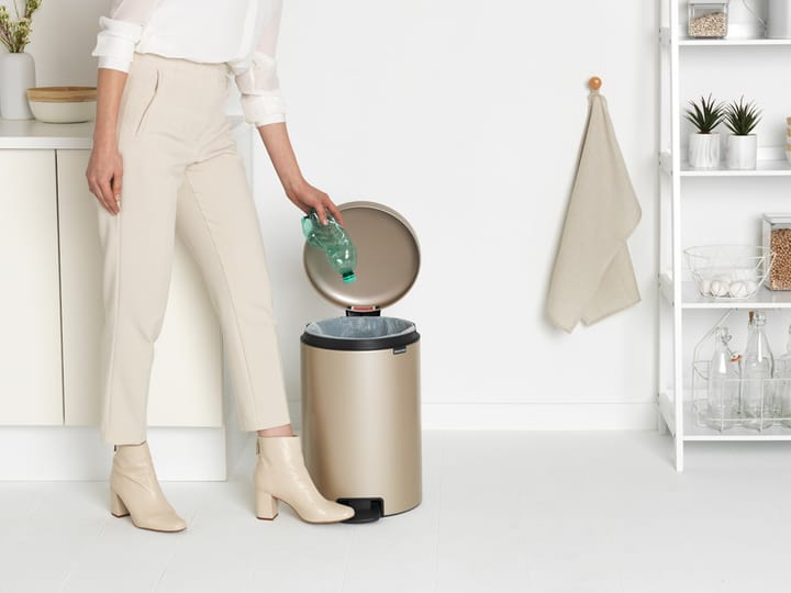 Pattumiera a pedale New Icon da 20 litri, Metallic Gold Brabantia