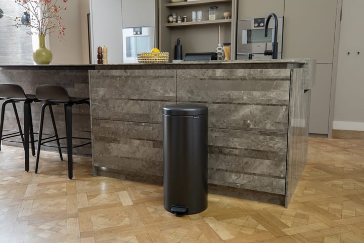 Pattumiera a pedale New Icon da 30 litri, Confident Grey Brabantia