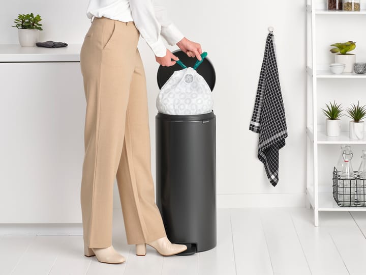 Pattumiera a pedale New Icon da 30 litri, Confident Grey Brabantia