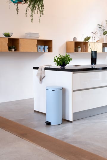 Pattumiera a pedale New Icon da 30 litri - Dreamy blue - Brabantia