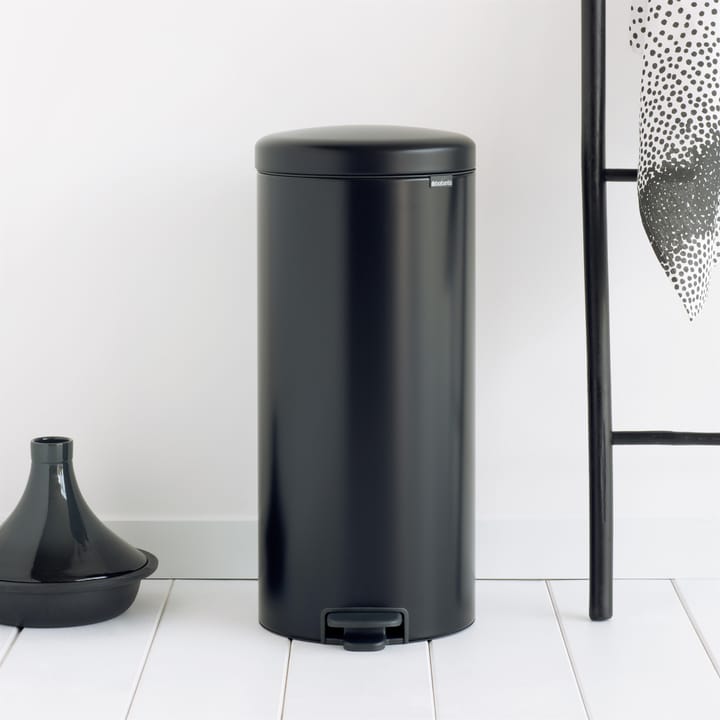 Pattumiera a pedale New Icon da 30 litri, matte black (nero) Brabantia