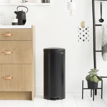 Pattumiera a pedale New Icon da 30 litri - matte black (nero) - Brabantia