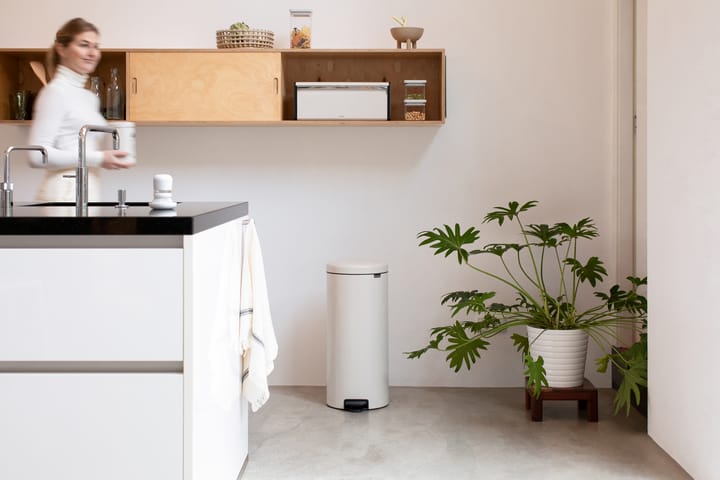 Pattumiera a pedale New Icon da 30 litri, Soft beige Brabantia