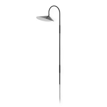 Lampada alta da parete girevole Arum - Nero - ferm LIVING