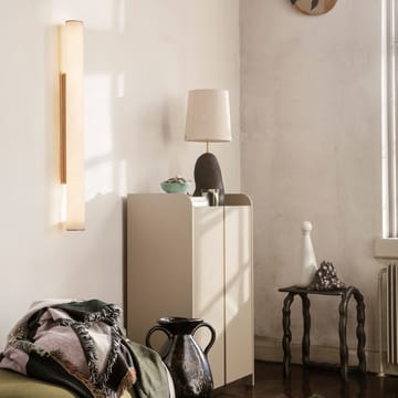 Lampada da muro Vuelta 100 cm - Bianco - ottone - ferm LIVING