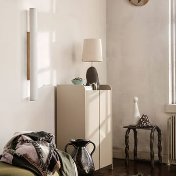 Lampada da muro Vuelta 100 cm - Bianco - ottone - ferm LIVING