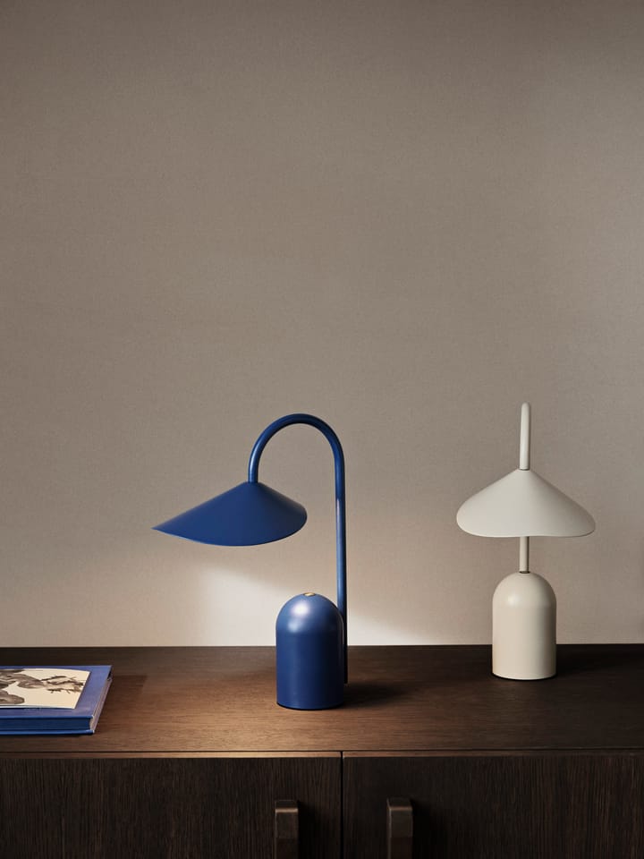 Lampada portatile Arum - Bright Blue - ferm LIVING