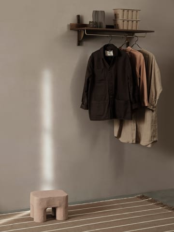 Mensola con asta appendiabiti Sector 37x87 cm - Smoked Oak, brass - ferm LIVING