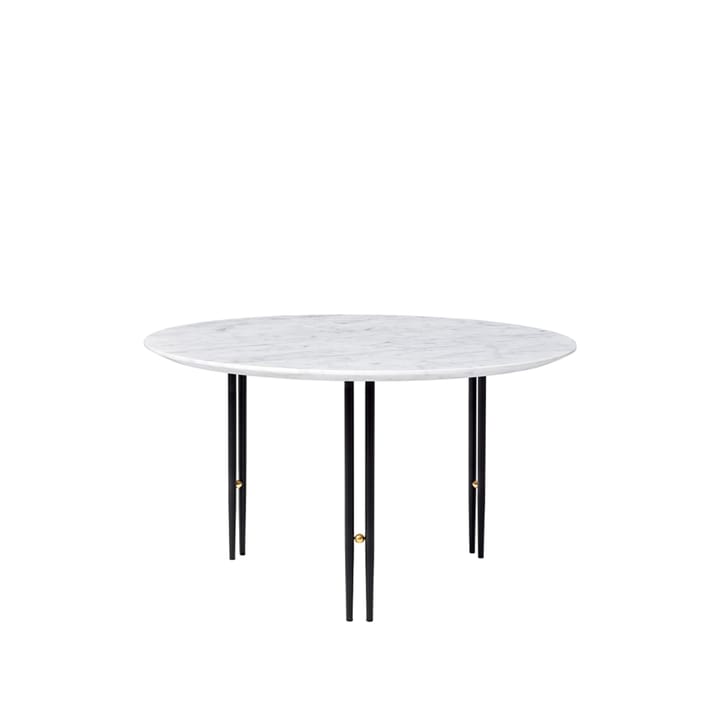 Tavolino IOI - Marmo bianco di Carrara, Ø 70 cm, base nera - GUBI