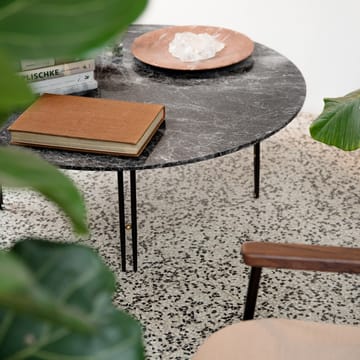 Tavolino IOI - Marmo Emperador grigio, Ø 70 cm, base nera - GUBI