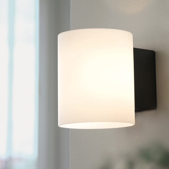 Lampada da parete piccola Evoke, grigio antracite-vetro bianco  Herstal