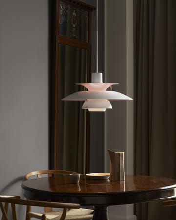 Lampada a sospensione PH 5 Anniversary edition - Matte white-pale rose - Louis Poulsen