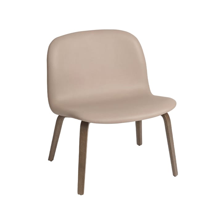 Poltrona lounge imbottita Visu - Pelle beige lavorata con metodo Refine, rovere marrone - Muuto