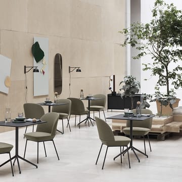 Poltroncina rivestita in tessuto Oslo - Ocean 80, nero antracite - Muuto