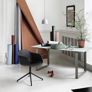 Sedia da ufficio con base girevole e meccanismo di ritorno Fiber - Ochre-anthracite black - Muuto