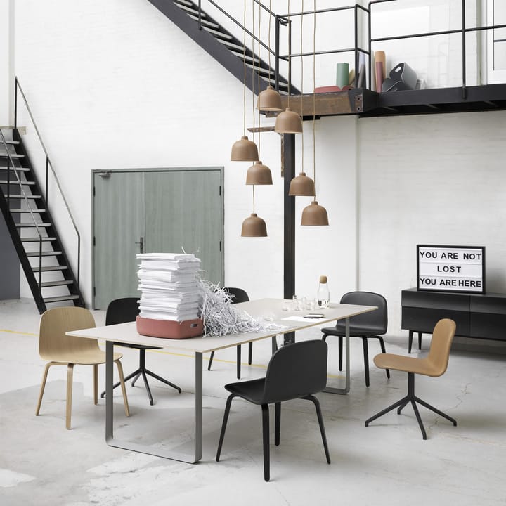 Sedia Visu con base in legno - Black - Muuto