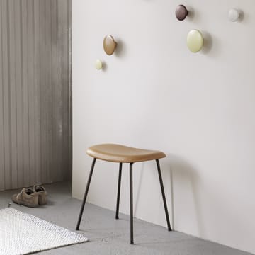 Sgabello Fiber - bianco naturale, gambe in rovere - Muuto