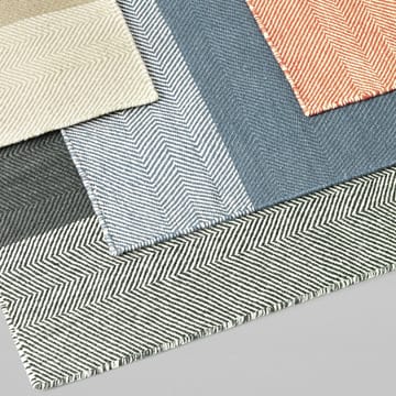 Tappeto Varjo 170x240 cm - grigio scuro - Muuto