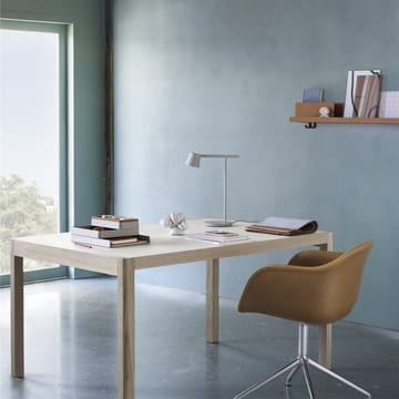 Tavolo da pranzo Workshop - Linoleum grigio, rovere, 140x92 cm - Muuto