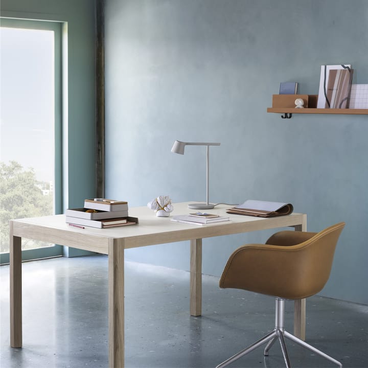 Tavolo da pranzo Workshop, Linoleum grigio, rovere, 140x92 cm Muuto