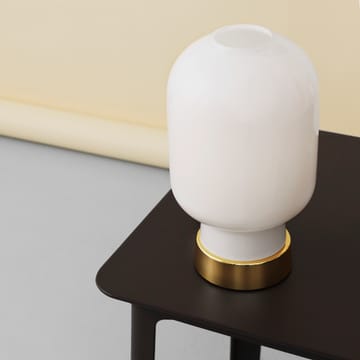 Lampada da tavolo Amp - bianco - ottone - Normann Copenhagen