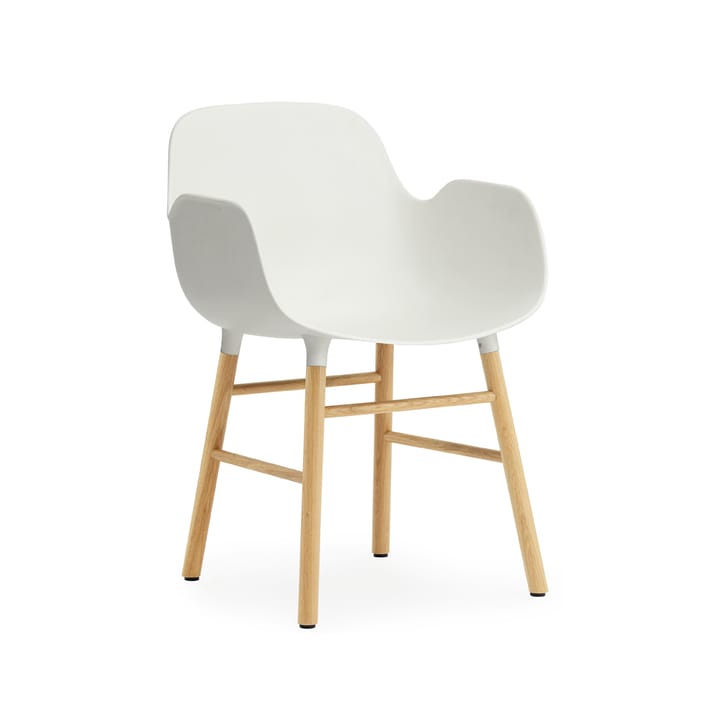 Sedia con braccioli Form - bianco, gambe in rovere - Normann Copenhagen