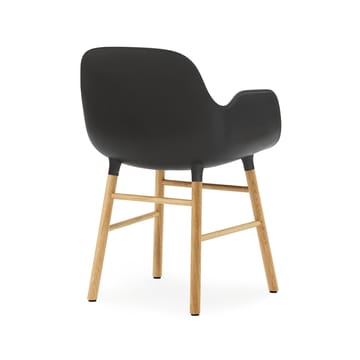 Sedia con braccioli Form - nero, gambe in rovere - Normann Copenhagen