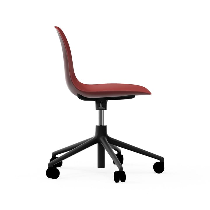 Sedia da ufficio girevole Form 5W - rosso, alluminio nero, ruote - Normann Copenhagen