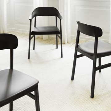 Sedia Herit con braccioli in rovere nero - Nero - Normann Copenhagen