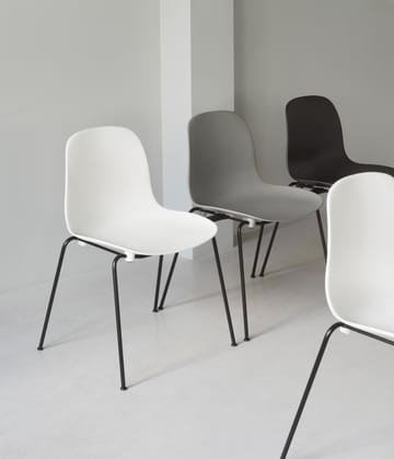 Sedia impilabile Form Chair con gambe nere in confezione da 2, Bianco - undefined - Normann Copenhagen