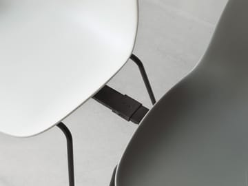 Sedia impilabile Form Chair con gambe nere in confezione da 2, Grigio - undefined - Normann Copenhagen