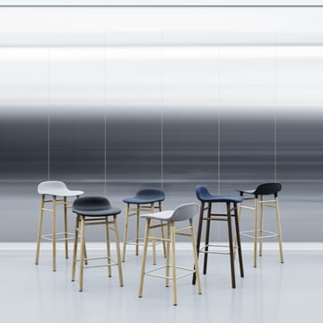 Sgabello con gambe in noce Form  - Nero - Normann Copenhagen