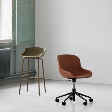 Sgabello da bar con gambe in metallo Hyg 65 cm - Verde oliva - Normann Copenhagen