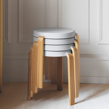 Sgabello Tap - caramello, gambe in rovere - Normann Copenhagen