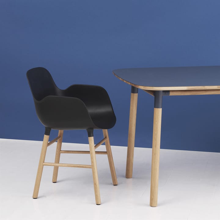 Tavolo Form 120x120 cm - blu - Normann Copenhagen