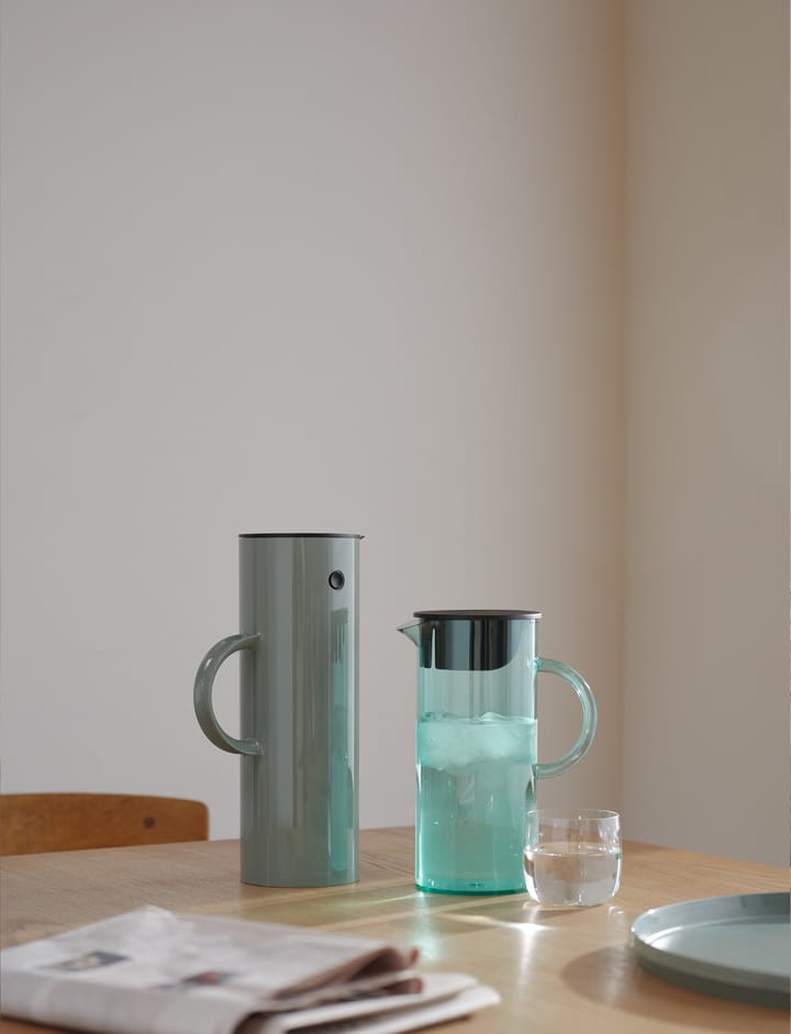 EM77 caraffa con coperchio 1,5 L, Verde polveroso Stelton