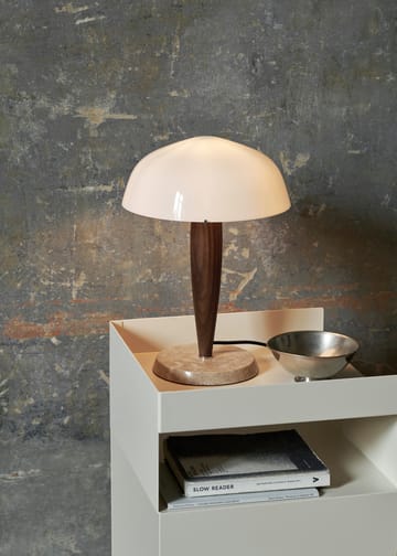 Lampada da tavolo Herman SHY3 - walnut & cream marble, cavo in tessuto - &Tradition