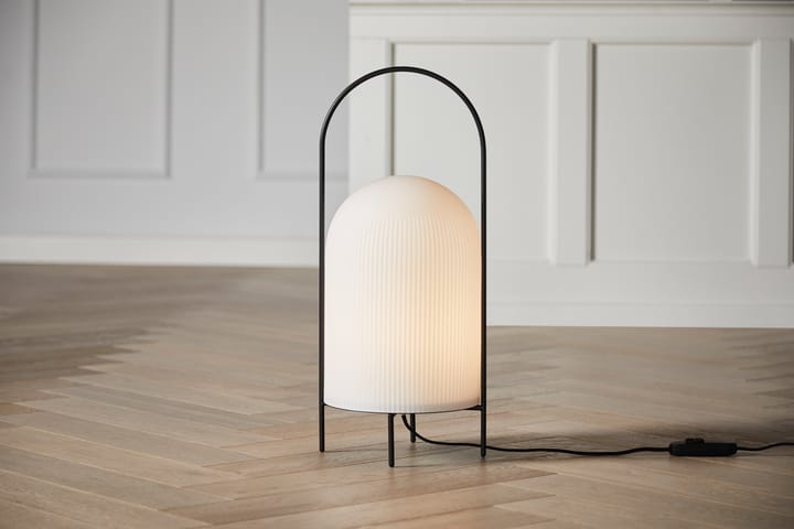 Lampada da terra Ghost, Nero-vetro opalino bianco Woud